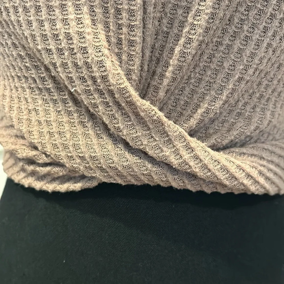 SKY & SPARROW Twist Front Thermal Top - Picture 4 of 7